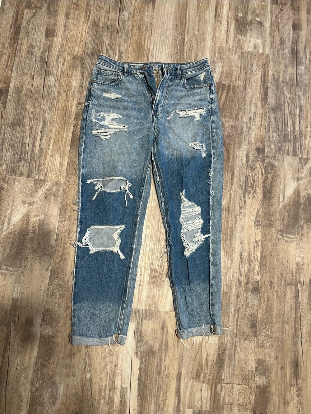 American Eagle Outfitters Light Blue Mom Jean